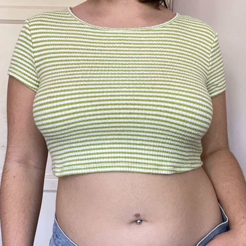 Project Social T lime green & white striped crop top!! 🐛🤍